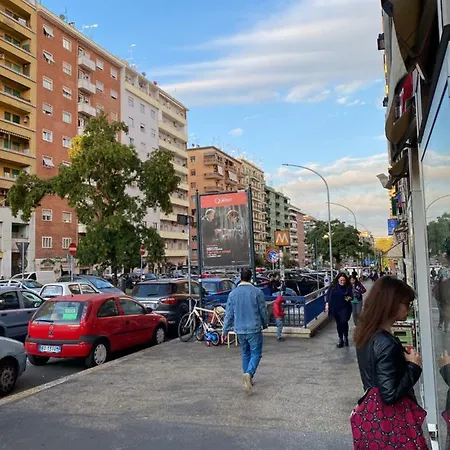 Luminoso Monolocale A 2 Passi Dalla Metro A Apartment *