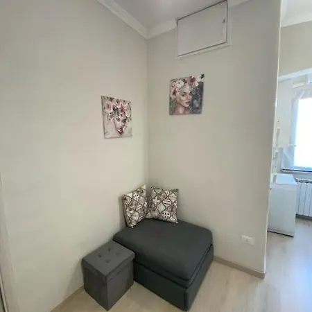 Luminoso Monolocale A 2 Passi Dalla Metro A Apartment