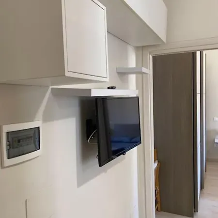 Luminoso Monolocale A 2 Passi Dalla Metro A Apartamento Roma