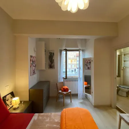 Luminoso Monolocale A 2 Passi Dalla Metro A Apartment *